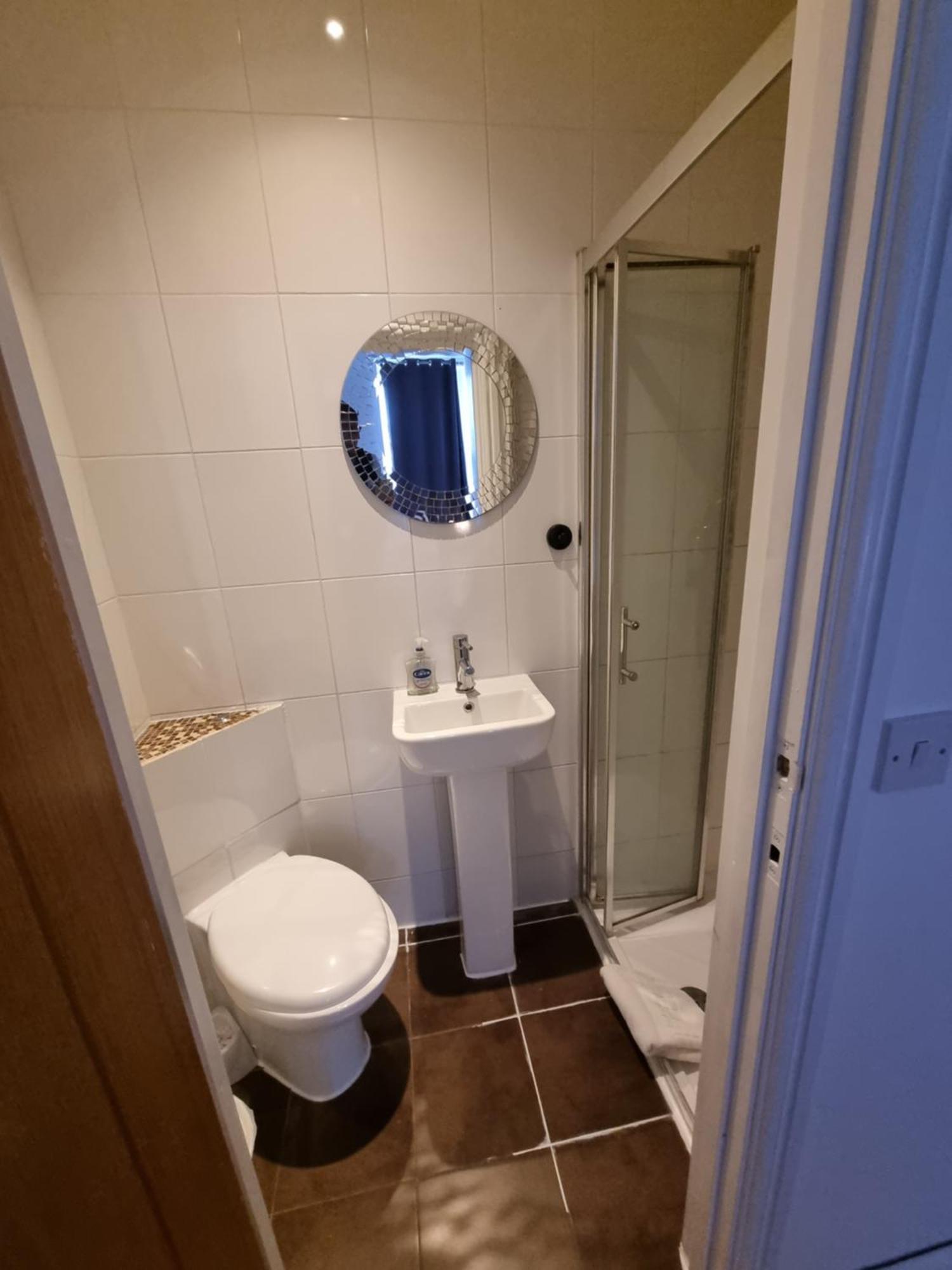 Horangee Pocha Hotel Лондон Екстериор снимка