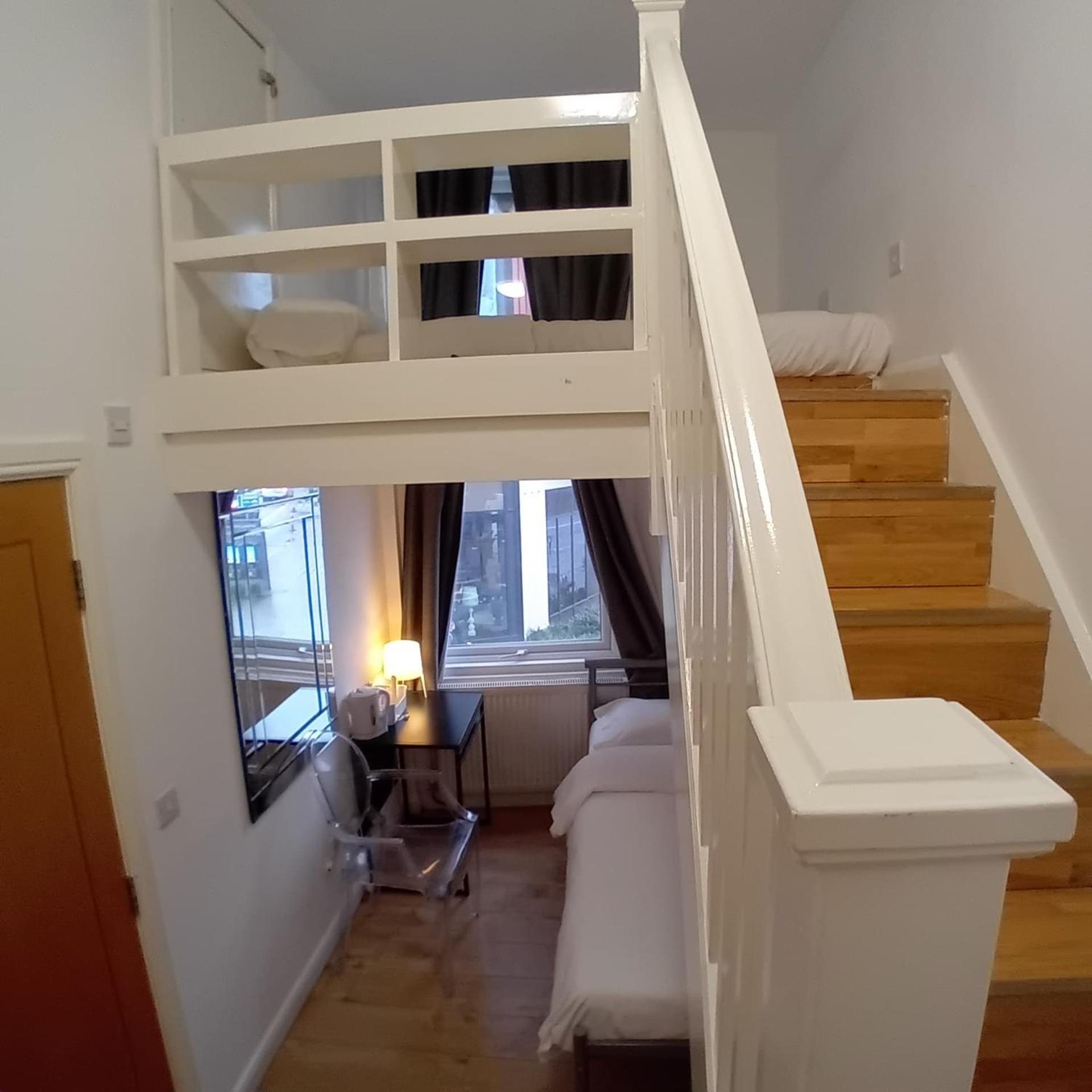 Horangee Pocha Hotel Лондон Екстериор снимка